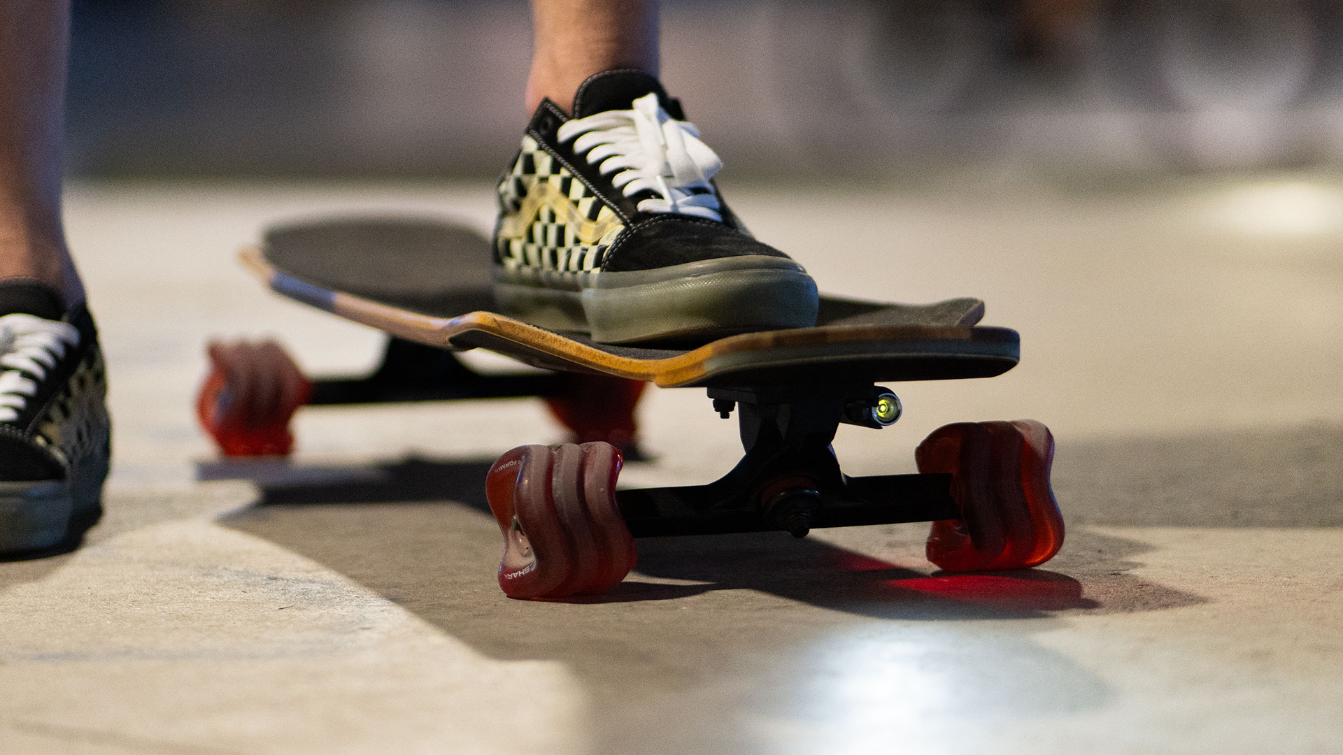 Skateboardlicht und Longboardlicht von LunarRide bei Tag, ausgeschalten